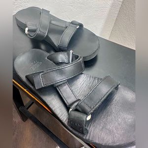 Women’s Teva Slip On Black Leather Size 8